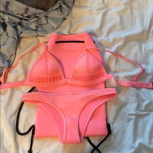 pink triangl bikini!